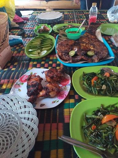 RUMAH MAKAN PENGINAPAN BUNGA