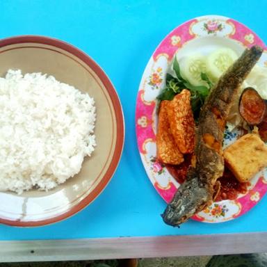 WARUNG PECEL LELE LAMONGAN CAWAS