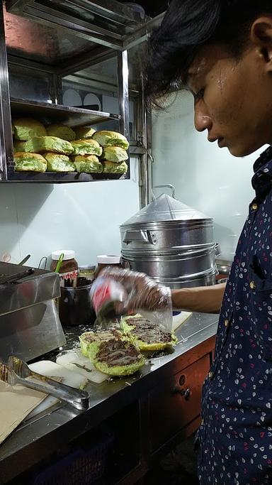 ROTI KUKUS & ROAST CEMPAKA PUTIH (CABANG KURO RAWAMANGUN JAKARTA)