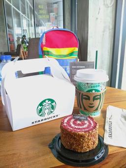 Photo's Starbucks - Green Pramuka
