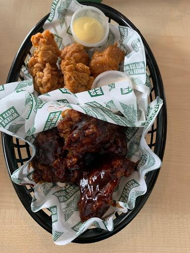 WINGSTOP GREEN PRAMUKA MALL