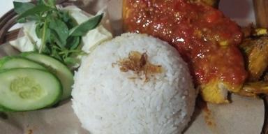 AYAM PENYET FRIL