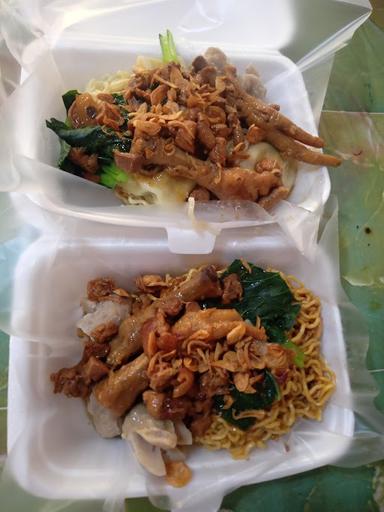 MIE AYAM IBU MELA