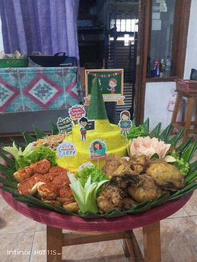 NASI KUNING SEGO TUMPENG