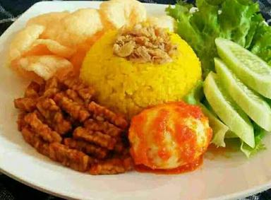 NASI KUNING SEGO TUMPENG