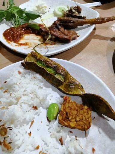 PECEL LELE CAHAYA MALAM