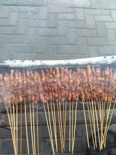 SATE AYAM MADURA CAK HERI