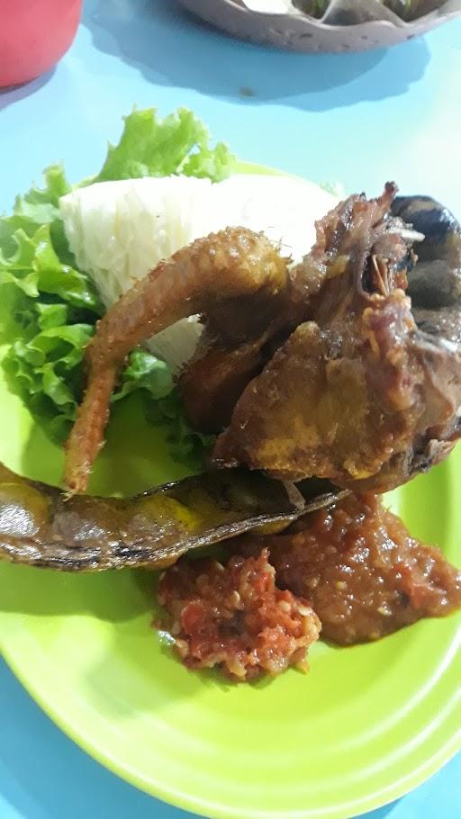 SEAFOOD DAN PECEL LELE LAMONGAN