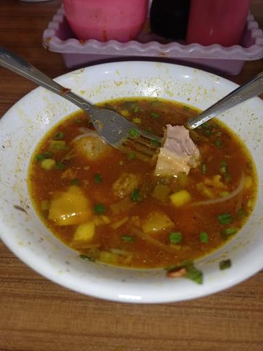 LONTONG KIKIL DAN BAKSO