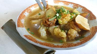 LONTONG KIKIL DAN BAKSO