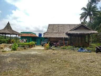 KOLAM PANCING & CAFFE TUANMUDA