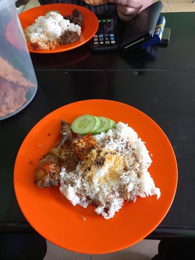 WARUNG NASI BEBEK RICA RICA SURAMADU IBU NUR