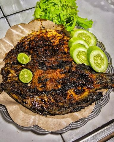 AYAM BAKAR DAN IKAN BAKAR TALIWANG