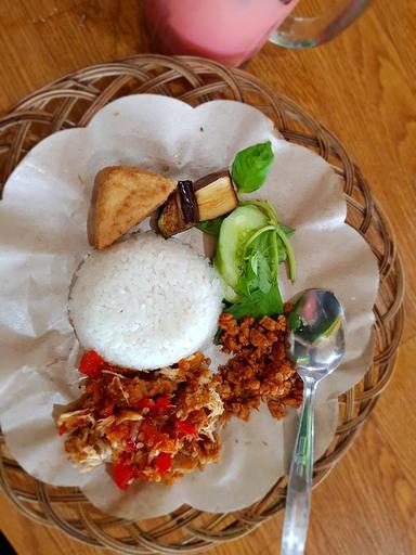 AYAM PENYET SURABAYA