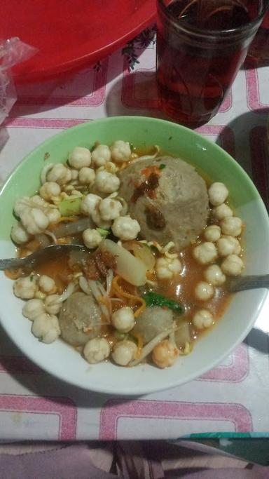 WARUNG BAKSO SOLO MAS YATMAN GOR SANUSI