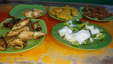 WARUNG SEGO SAMBEL CIASEM