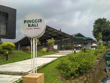 PINGGIR KALI | COFFEE & BRUNCH (PET FRIENDLY )