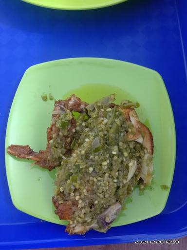 AYAM PENYET SAMBAL IJO UMMI AL