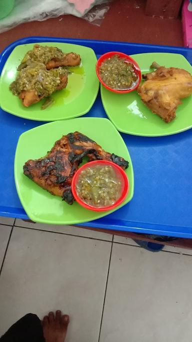 AYAM PENYET SAMBAL IJO UMMI AL