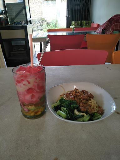 BAKSO & MIE AYAM D'ABO