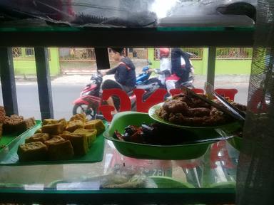 AYAM PENYET PONOROGO