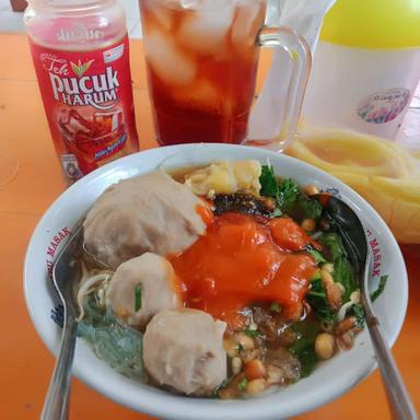 KEDAI BAKSO SIMPANG TIGA