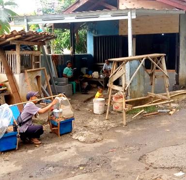 WARUNG TEH MALA