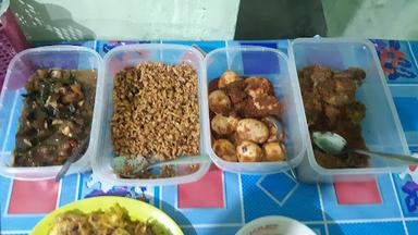 NASI UDUK & GORENGANIBU SELVI