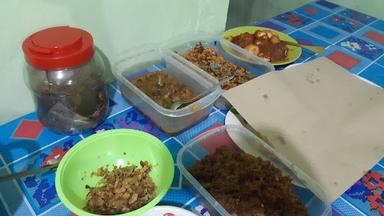 NASI UDUK & GORENGANIBU SELVI