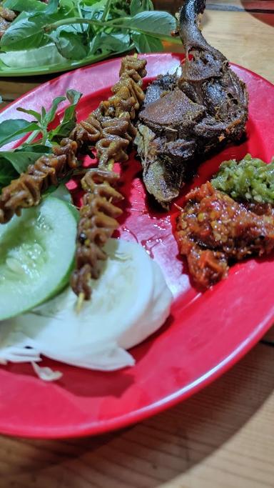 WARUNG PECEL LELE KANG AWI