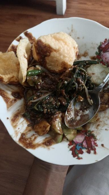 WARUNG RUJAK CINGUR BU TINA