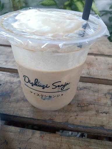 DISKUSI SENJA COFFEE