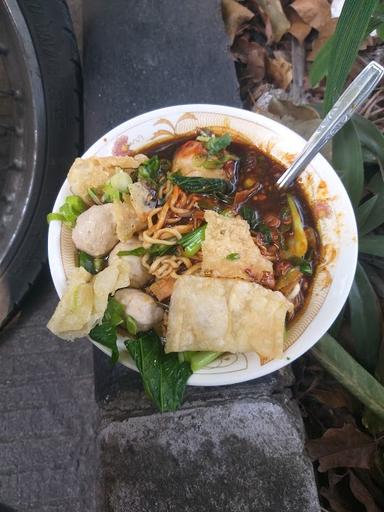 MIE AYAM BASO PAKDE