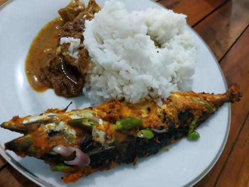 RUMAH MAKAN MINANG ASLI MASAKAN PADANG