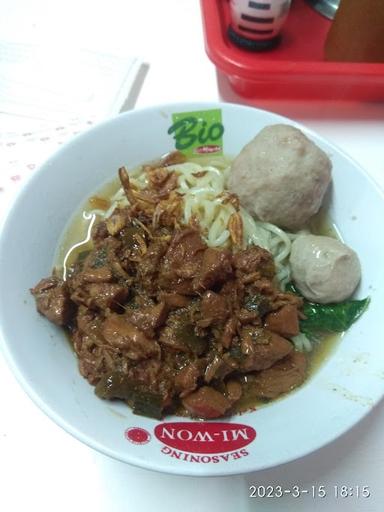 TOTAL MIE BASO MIE AYAM