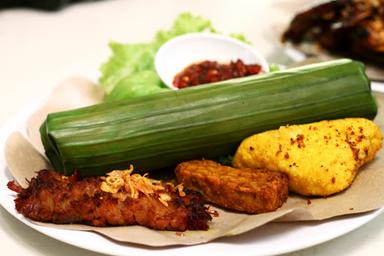 AYAM BAKAR ABAH OMAY