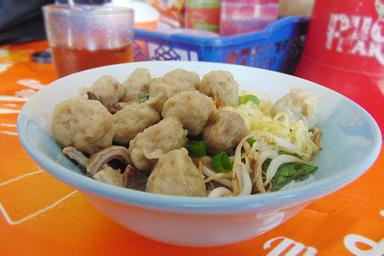 MIE BAKSO GURINAK