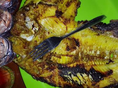 RUMAH MAKAN IKAN BAKAR ABAH ILHAM