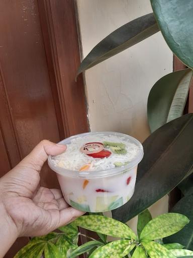 SALAD BUAH MAMA AQSHA