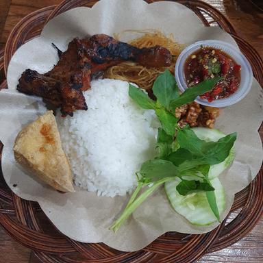 AYAM PENYET SURABAYA