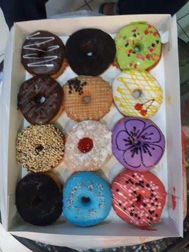 DONAT MADU CIHANJUANG