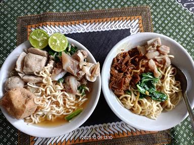 KEDAI MIE AYAM BAKSO TULANG RANGU PAKDE YONO