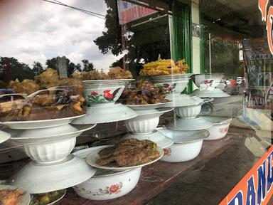 NISA MINANG MASAKAN PADANG