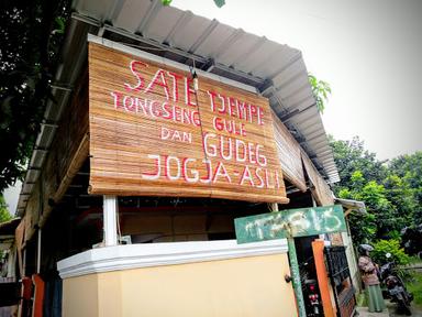 WARUNG SATE TJEMPE DAN GUDEG KHAS JOGJA