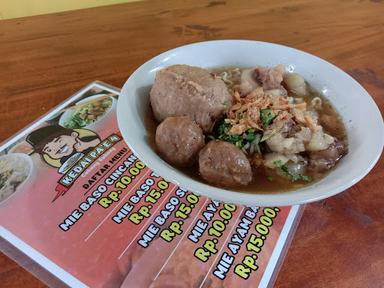 KEDAI BAKSO & MIE AYAM PA'E 4