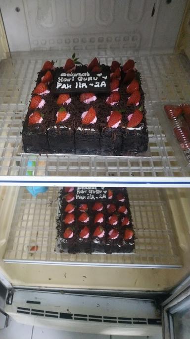 RUMAH KUE YUNADINE