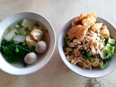 MIE BASO OKENG