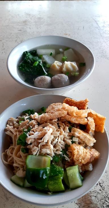 MIE BASO OKENG