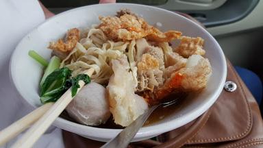 MIE BASO BABAT URAT