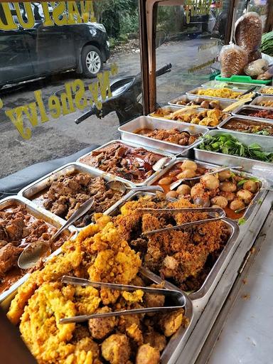 NASI KUNING DAN UDUK PANDU NY. SHELVY